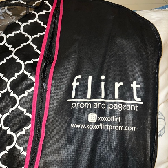 MAC DUGGAL A-Line 3/4 Sleeve Black Prom Dress - Picture 15 of 16